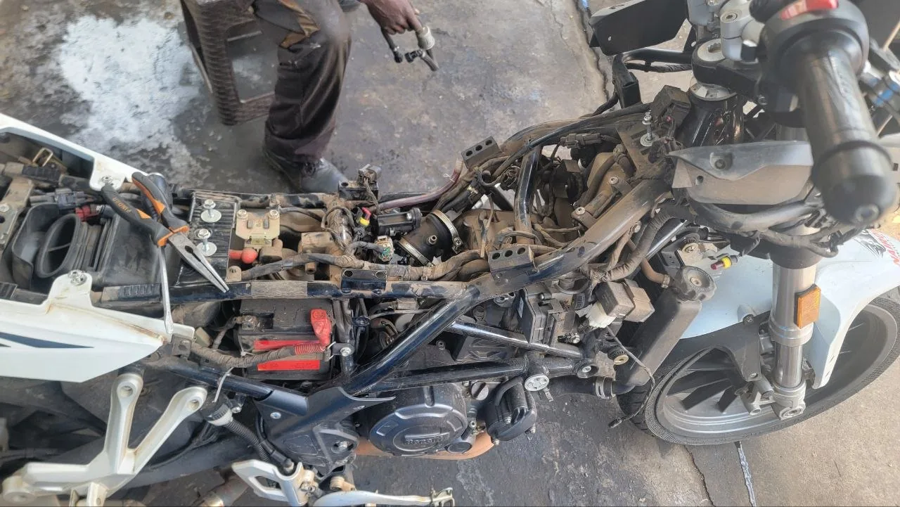 Honda CBR400 — service & leak repair — photo 4